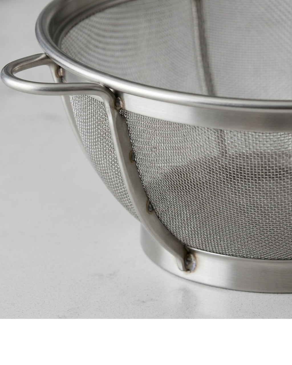 Bestd Footed Fine-Mesh Draining Colander 28 cm Stainless Steel - Detail view